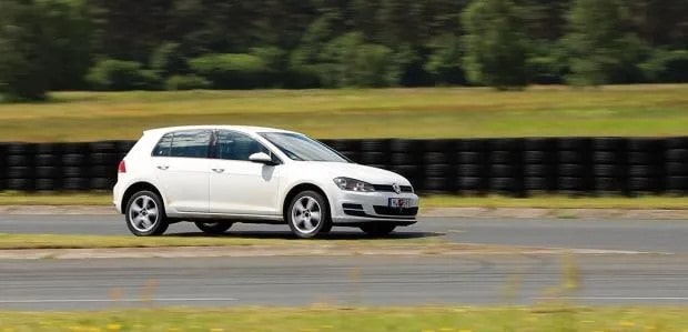 Hankook Winter i*cept RS3 vs Bridgestone Blizzak LM005 Testing Vehicle of Choice: Volkswagen Golf