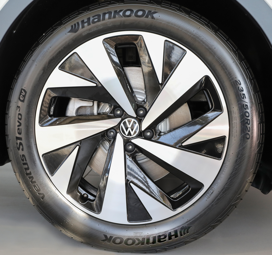 Factory tires for 19" Tesla Model Y Performance